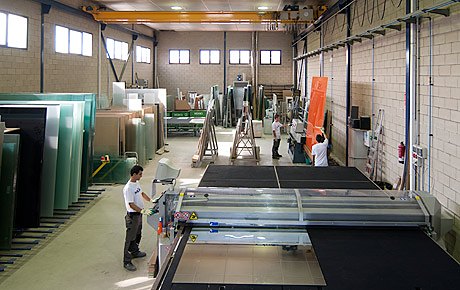 La taula de tall de vidre del taller